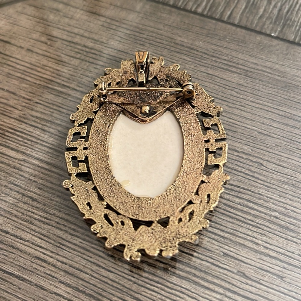 Vintage Hand Painted Ceramic Floral Cameo in a Antique Gold-tone Frame - Picture 4 of 16